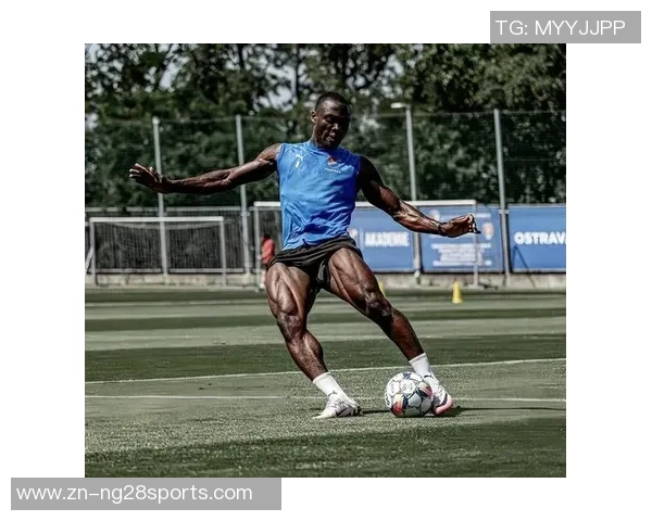 足球运动员帅气瞬间集锦展现运动魅力与青春风采的完美结合